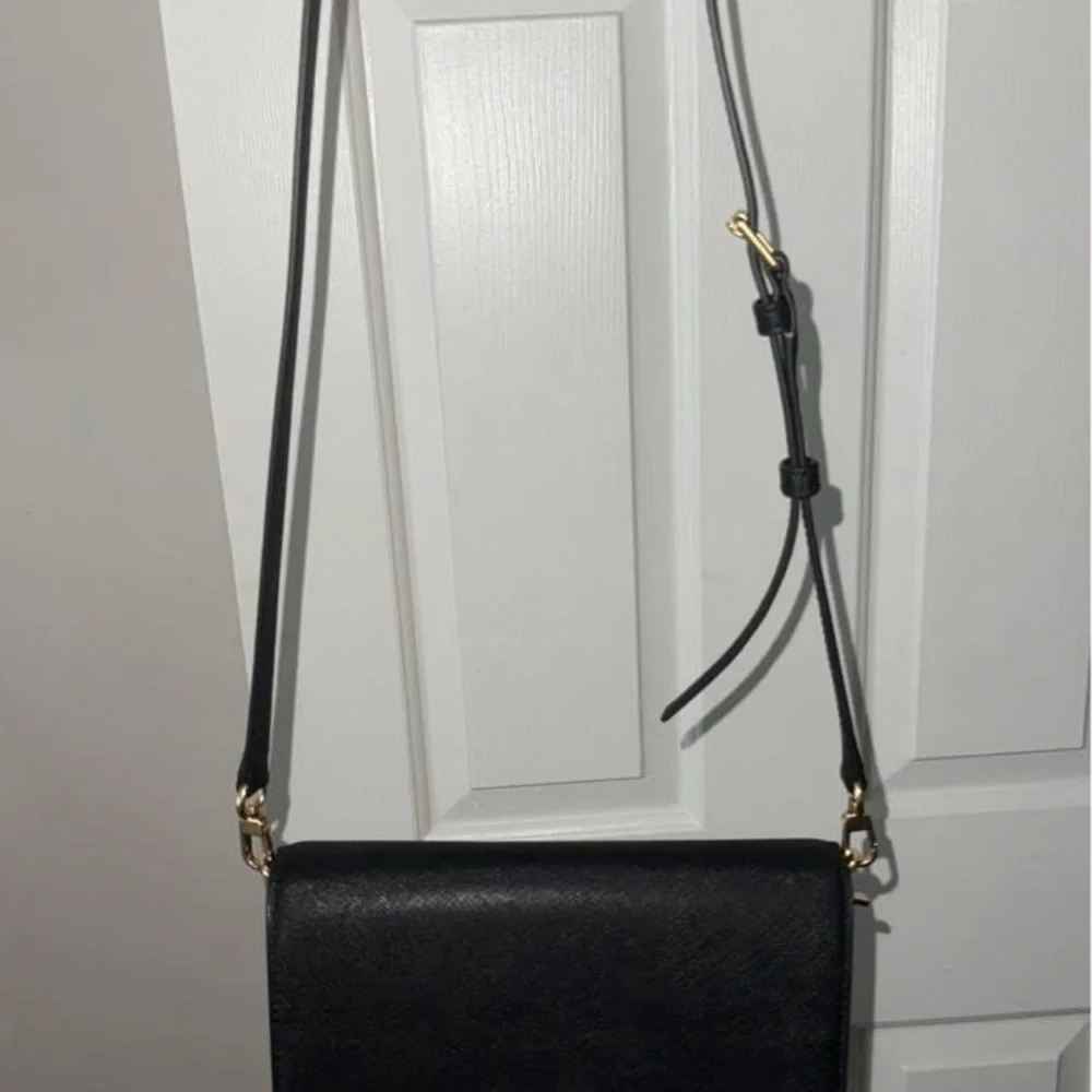 Elegant Black Crossbody Purse - Picture 1 of 2